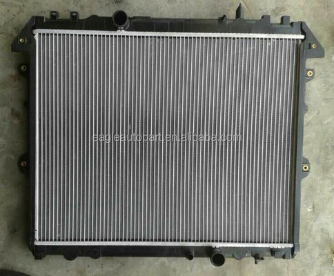 2.5 D-4D Radiador do motor 16400-OL250 para Toyota Hilux Innova Auto