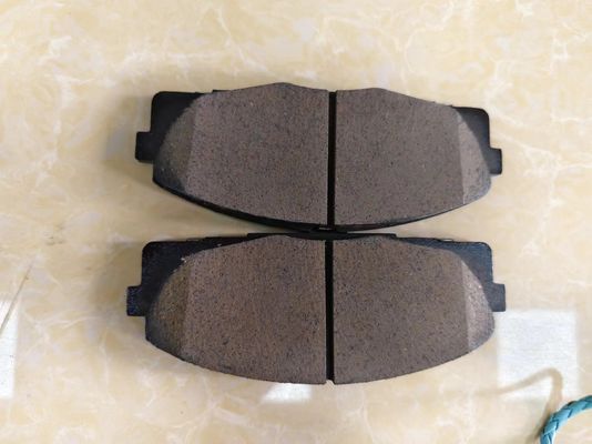 04465-YZZE9 Kit de pastilhas de freio de cerâmica para Toyota Hiace LH50 LH60 YH50 YH60 LH55 LH56